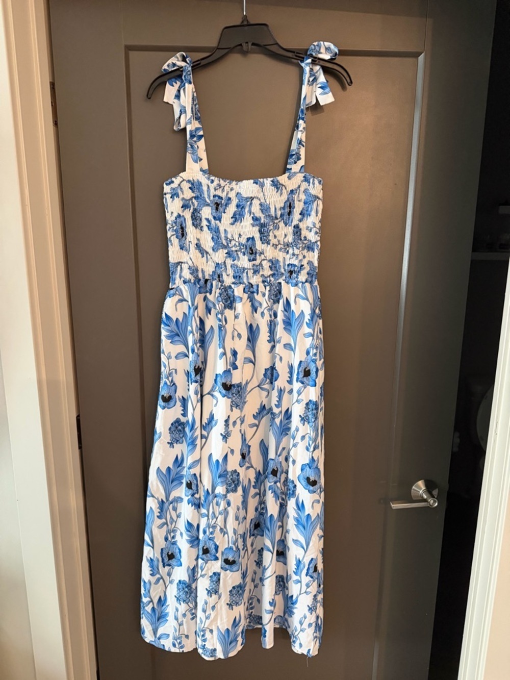 NWOT Stunning Blue Floral Tie-Shoulder Midi Dress size Large - Picture 3 of 8
